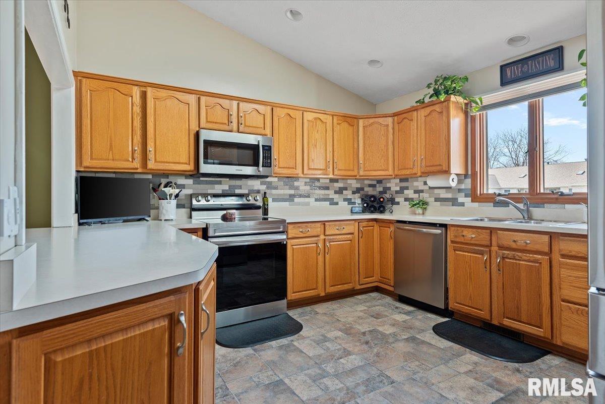 2806 Haggard Drive Springfield, IL 62711 - Photo 2 of 38