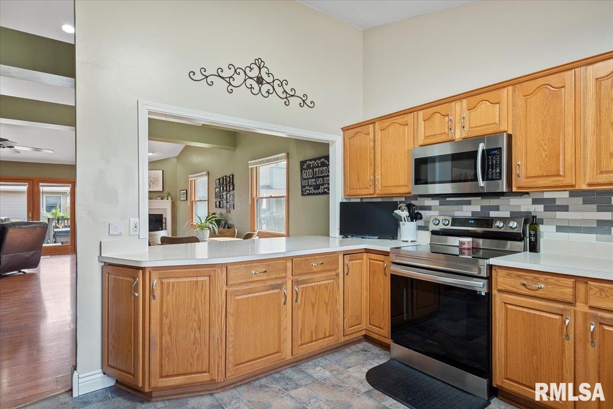 2806 Haggard Drive Springfield, IL 62711 - Photo 3 of 38