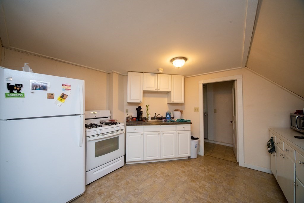 124 Walnut Street Clinton, MA 01510 - Photo 30 of 39 Gallery Image 30