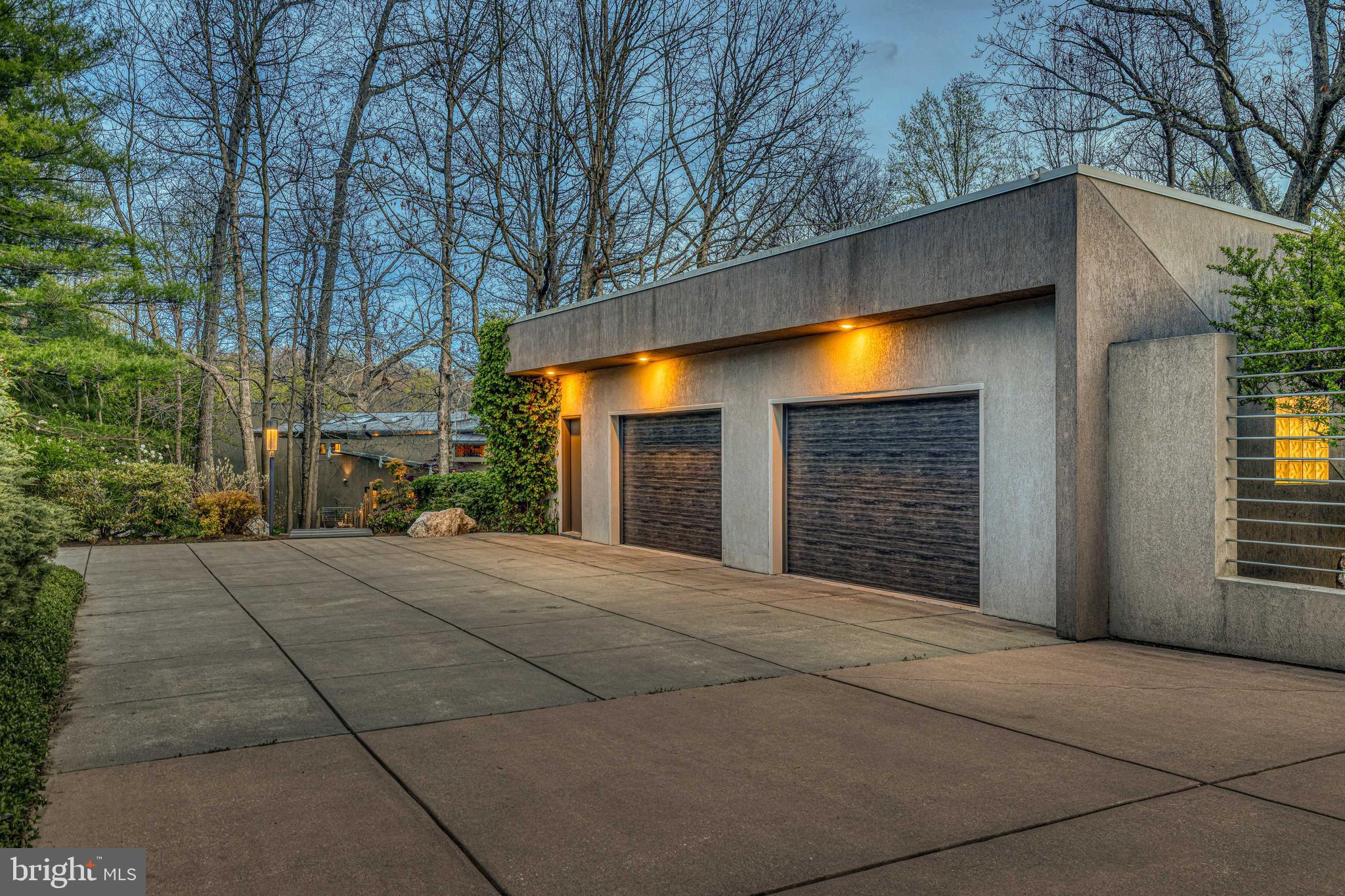 Detached 3 Car Garage