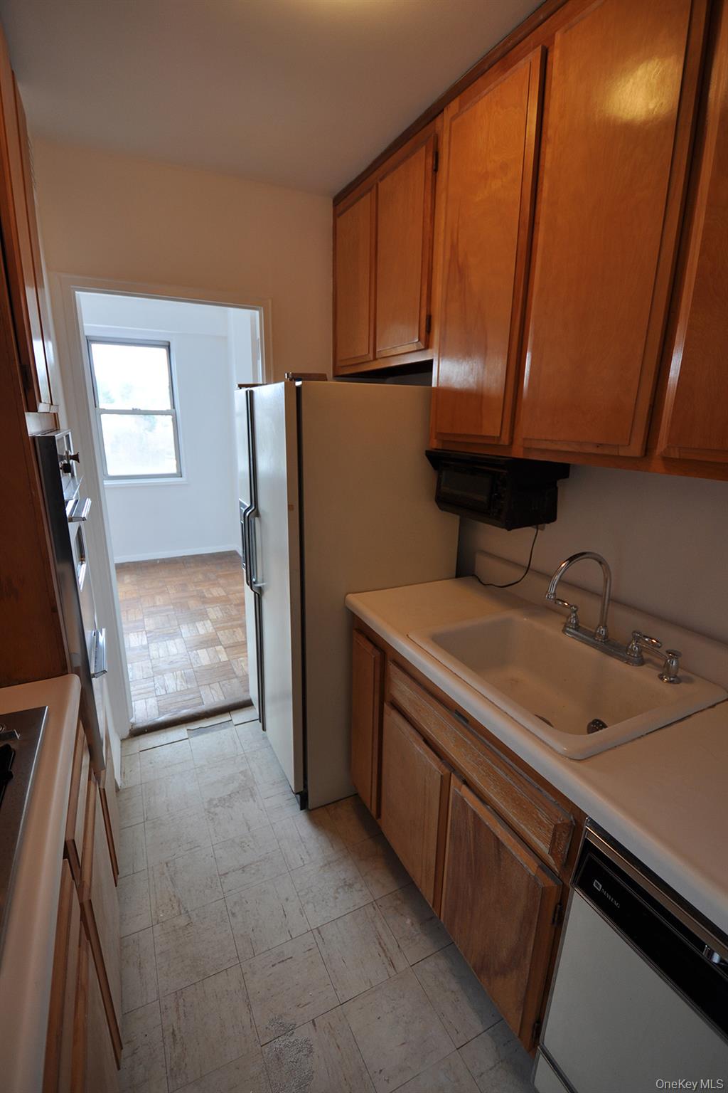 240 Garth Road, Unit 6B2 Scarsdale, NY 10583 - Photo 14 of 16