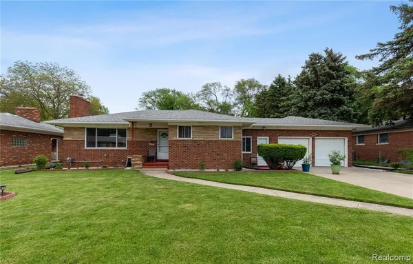 $249,900 | 21370 Masch Avenue, Warren, MI 48091