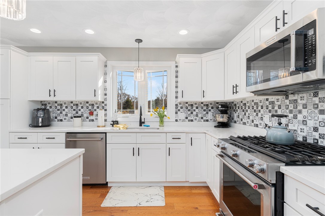 270 Olney Arnold Road Cranston, RI 02921 - Photo 16 of 48