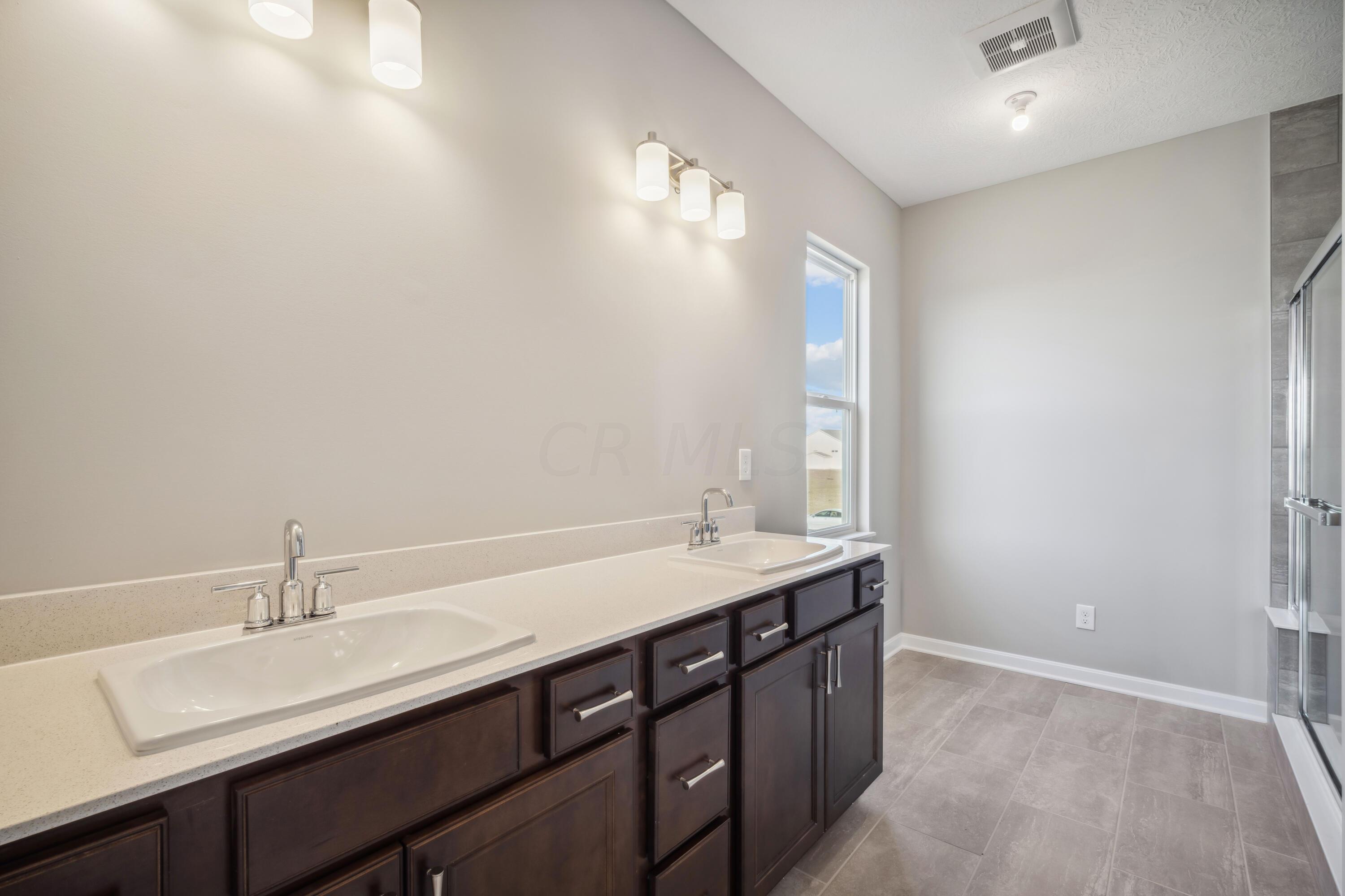 3336 Logsdon Loop Delaware, OH 43015 - Photo 25 of 39 Bathroom
