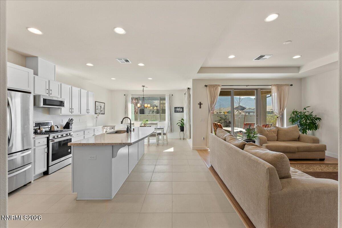 11174 Freedom Range Lane Reno, NV 89521 - Photo 5 of 40 11174 Freedom Range (6)