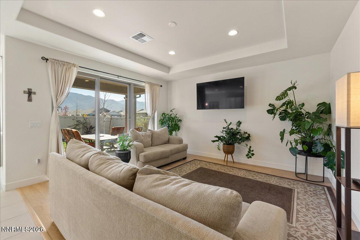 11174 Freedom Range Lane Reno, NV 89521 - Photo 6 of 40 11174 Freedom Range (7)