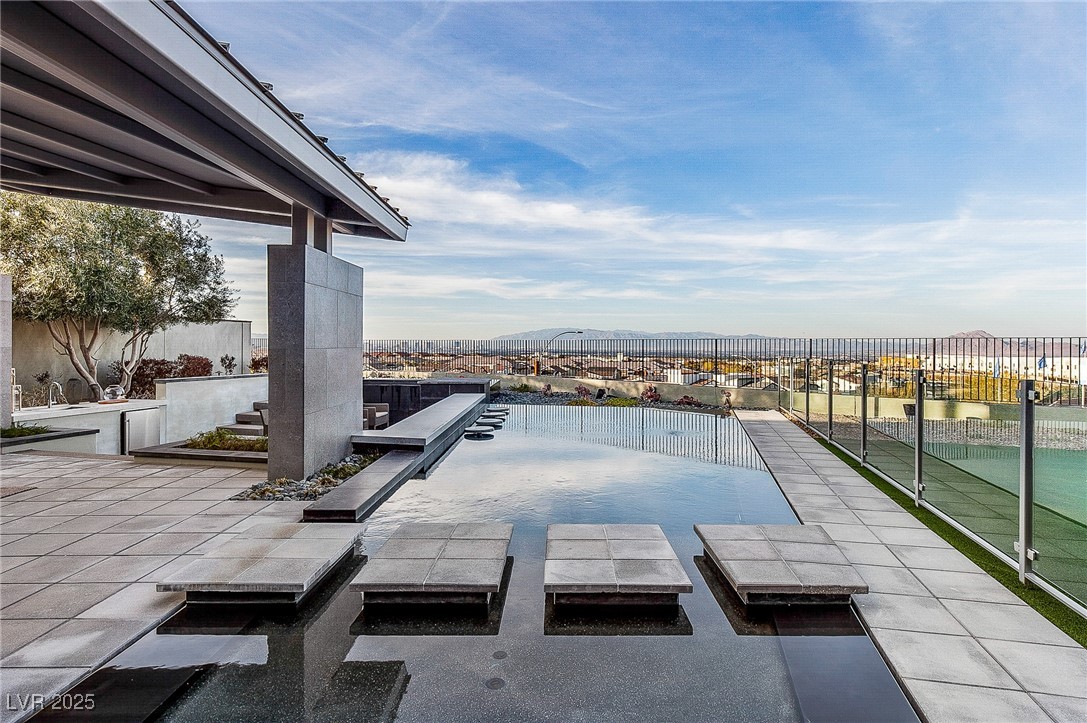 2240 Sky Pointe Ridge Drive Henderson, NV 89052 - Photo 14 of 66