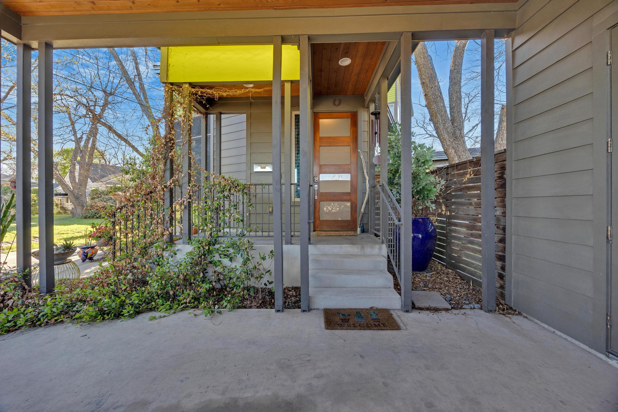 4404 Clarkson Avenue Austin, TX 78751 - Photo 24 of 35 a view of a pathway of a building