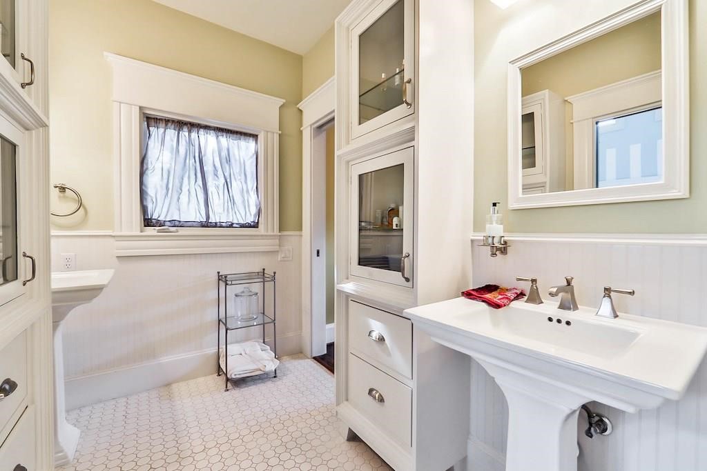 1436 Harvard Street Houston, TX 77008 - Photo 16 of 18 a bathroom with a sink and a mirror