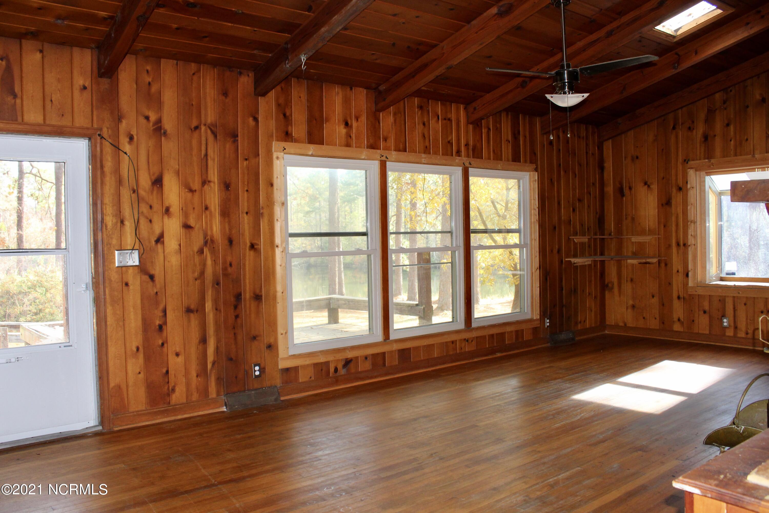 167 McGirt Road Hamlet, NC 28345 - Photo 2 of 27 living room