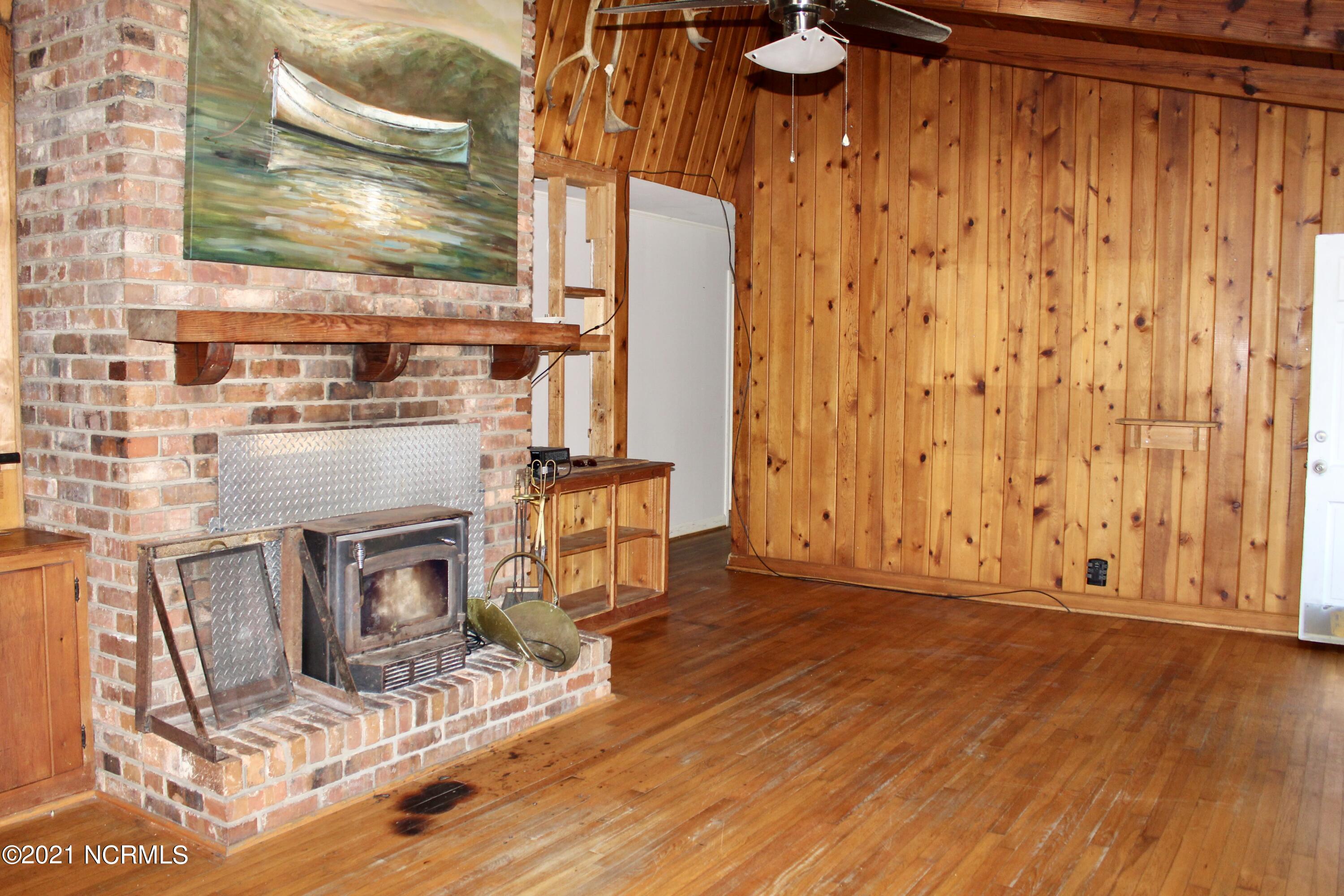 167 McGirt Road Hamlet, NC 28345 - Photo 4 of 27 living room