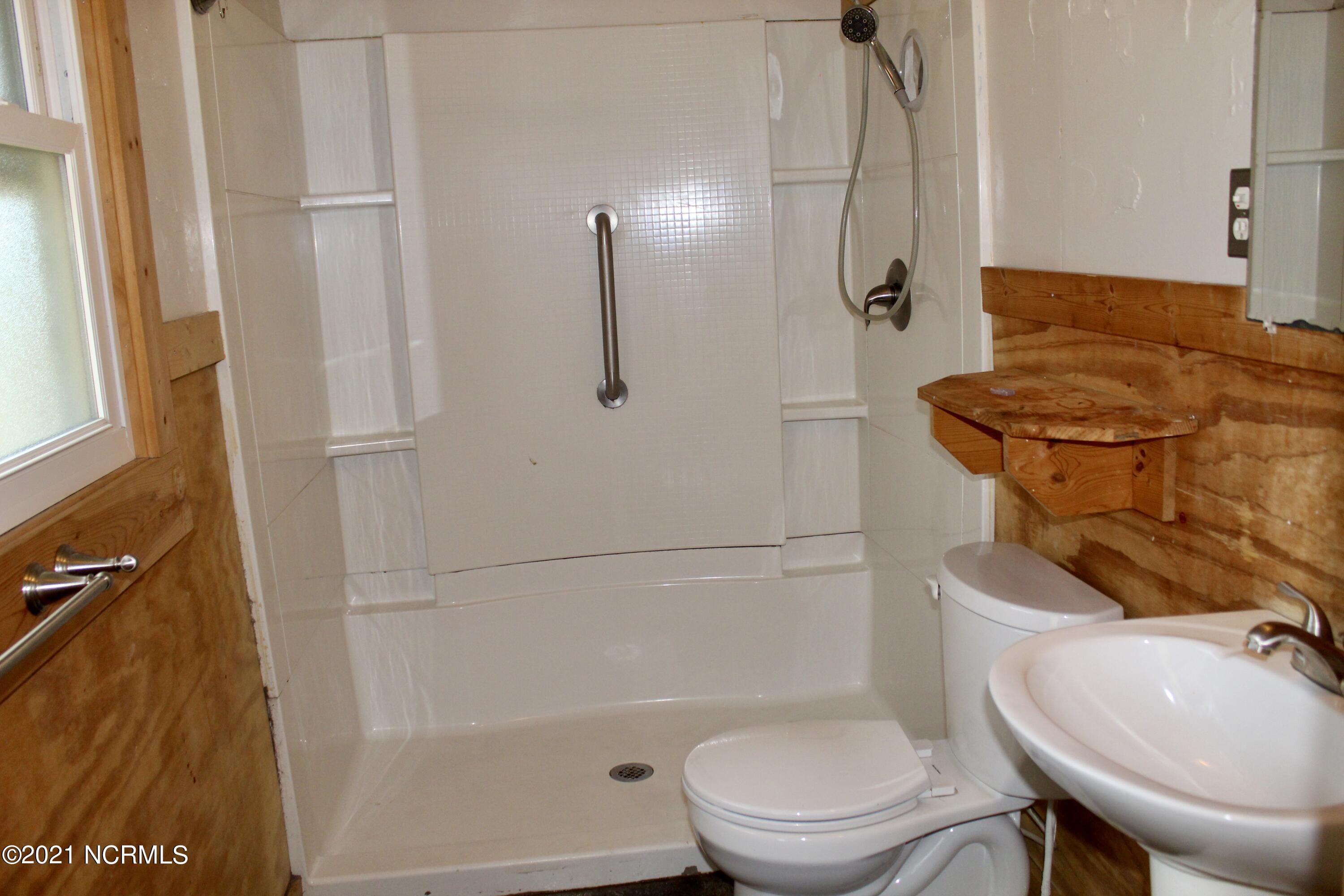 167 McGirt Road Hamlet, NC 28345 - Photo 9 of 27 master bath