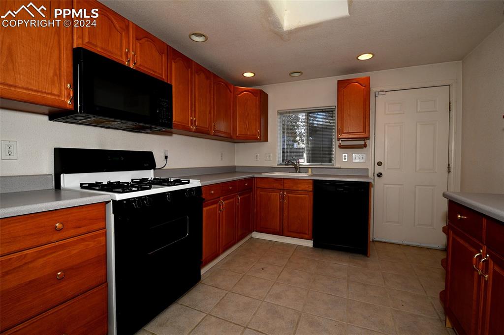 806 Prairie Road Colorado Springs, CO 80909 - Photo 4 of 21