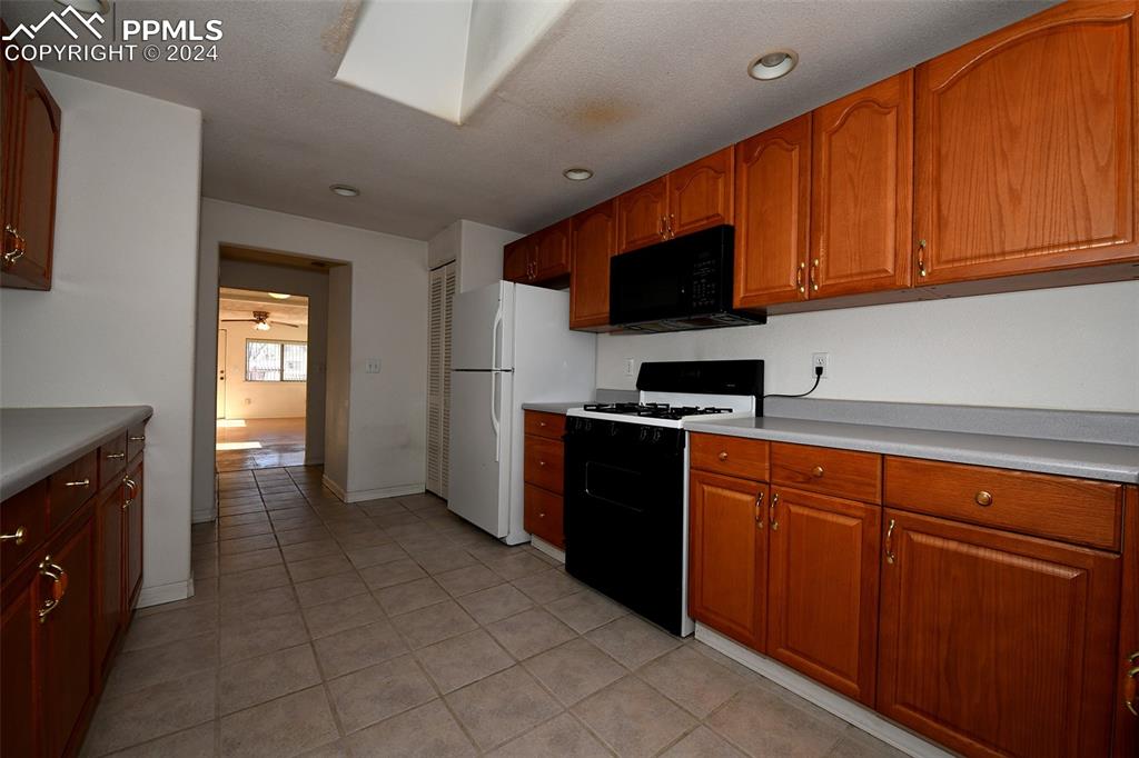 806 Prairie Road Colorado Springs, CO 80909 - Photo 6 of 21