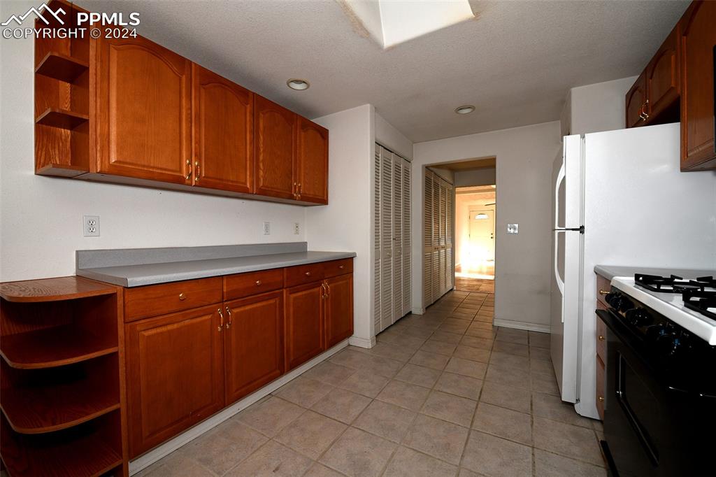 806 Prairie Road Colorado Springs, CO 80909 - Photo 7 of 21