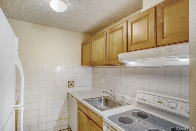 $300,000 | 2 Adams Street, Unit 303, Denver, CO 80206