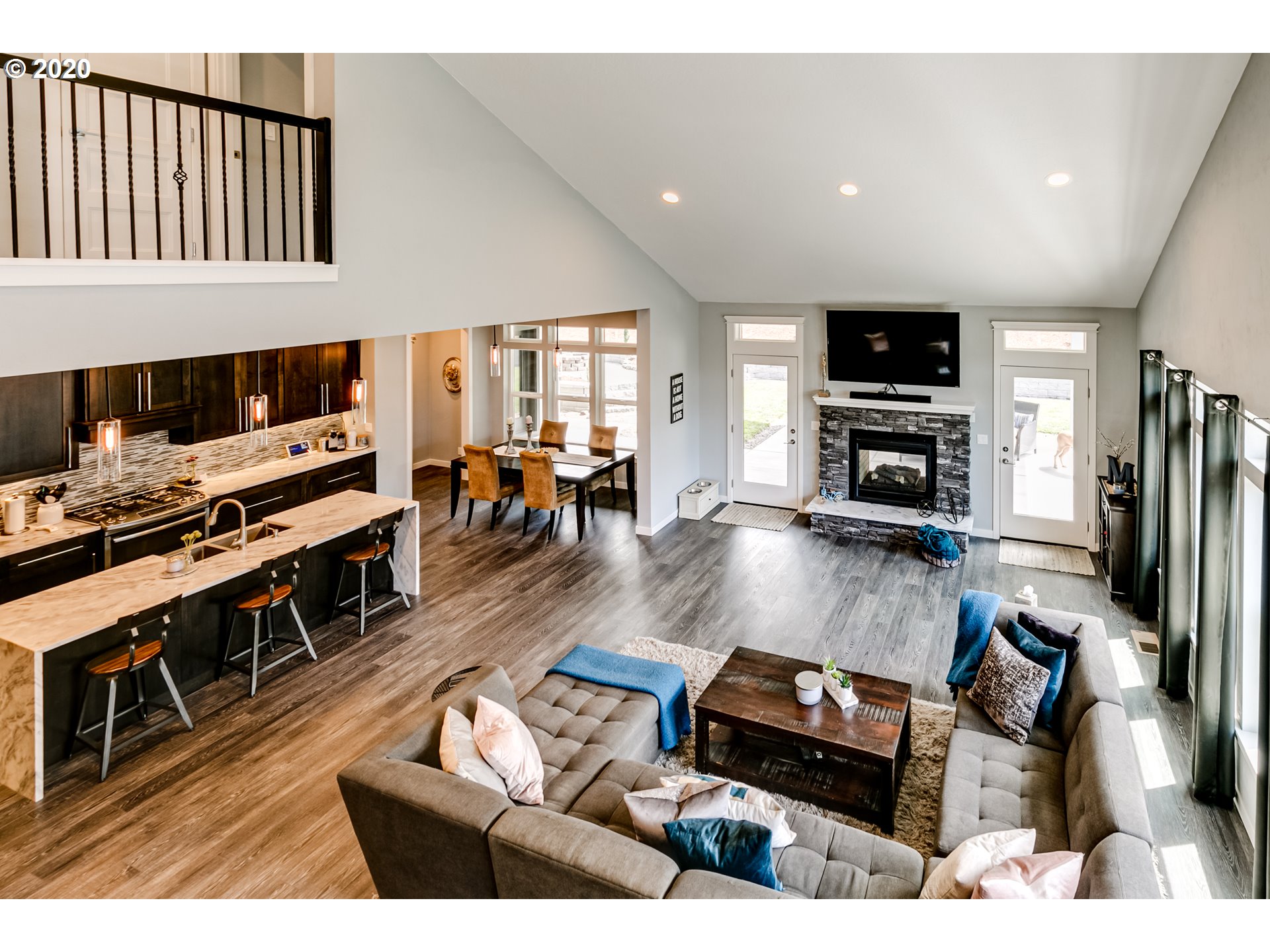 3655 Snowberry Road Eugene, OR 97403 - Photo 20 of 32 Living Room