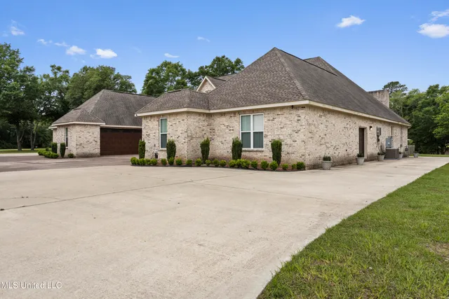 $925,000 | 7411 Woodland Drive, Pass Christian, MS 39571