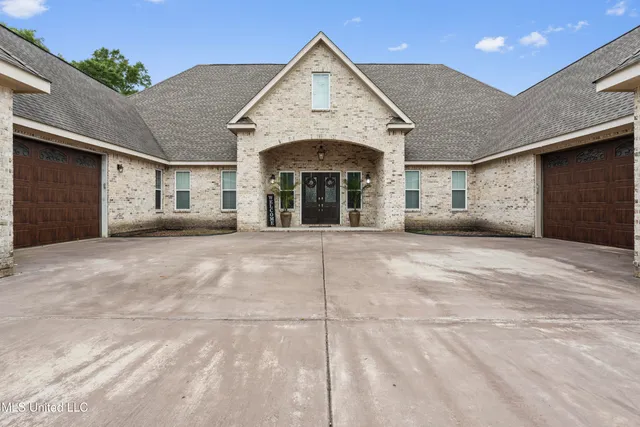 $925,000 | 7411 Woodland Drive, Pass Christian, MS 39571