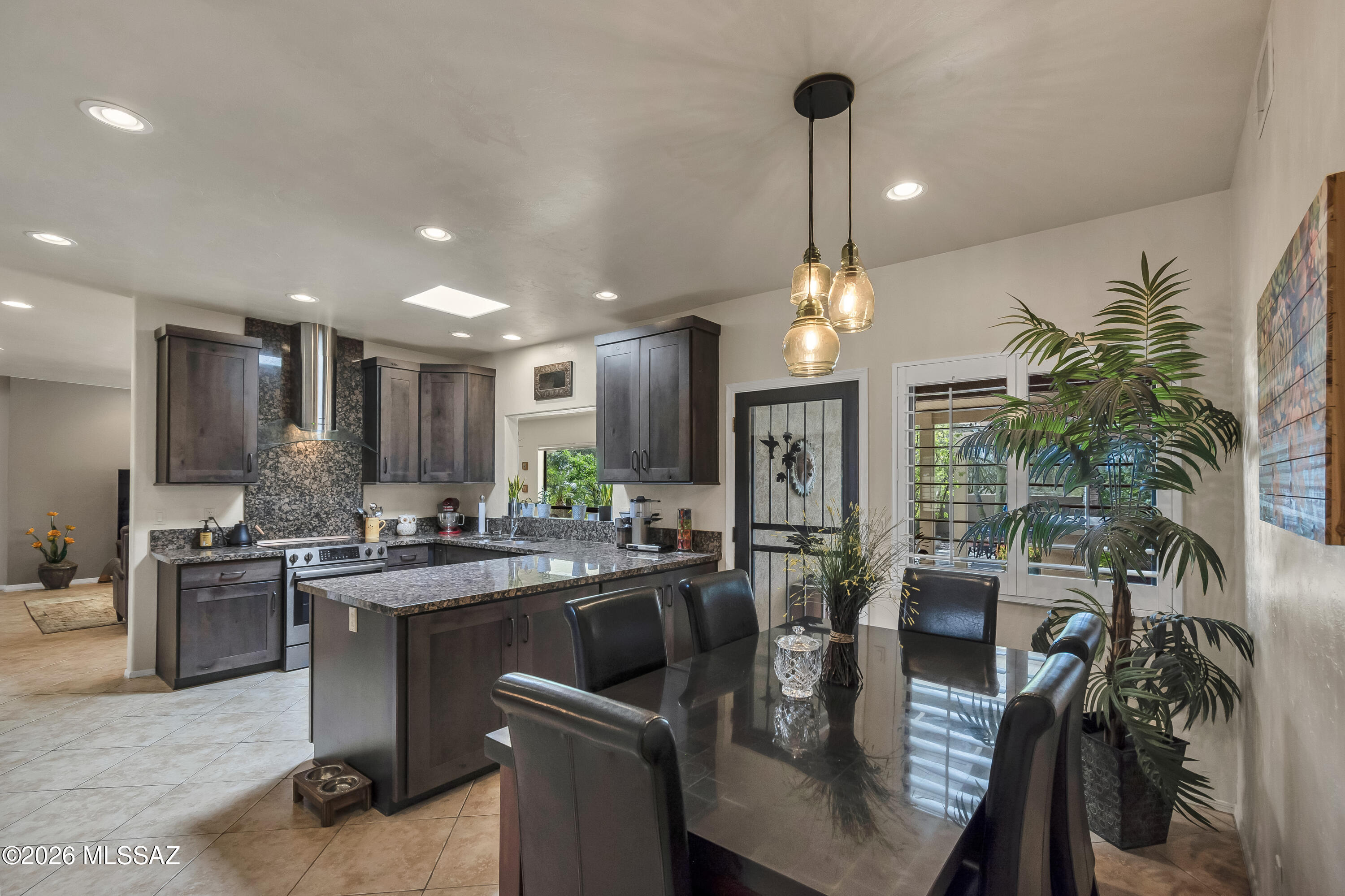 720 East Rudasill Road Tucson, AZ 85718 - Photo 16 of 48 Kitchen and breakfast nook. Accommodates a nice sized table.