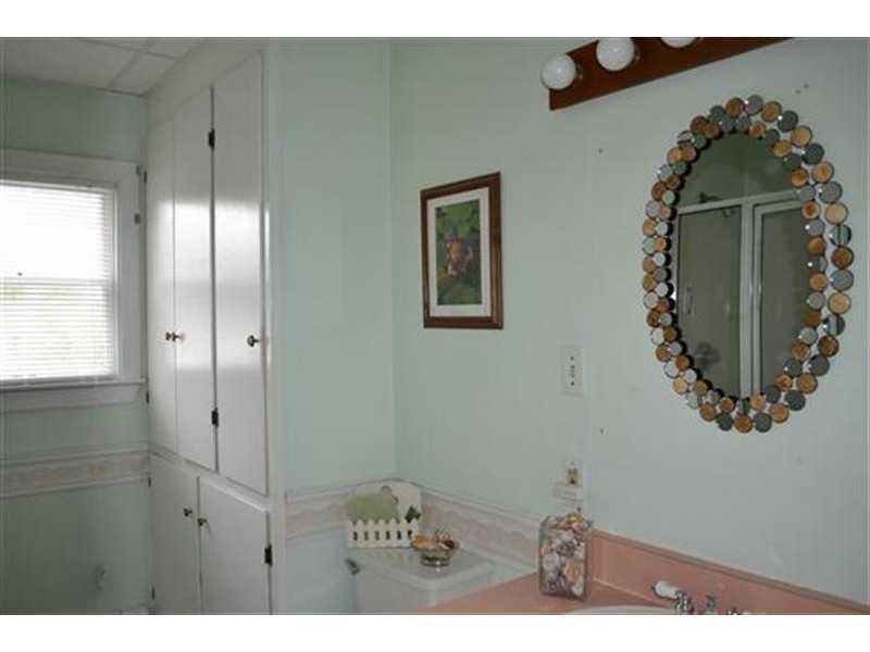 11-a-b Plummer Road Gorham, ME 04038 - Photo 10 of 29 Bathroom. First floor full bath
