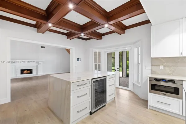 a view of a big room with closet and cabinet