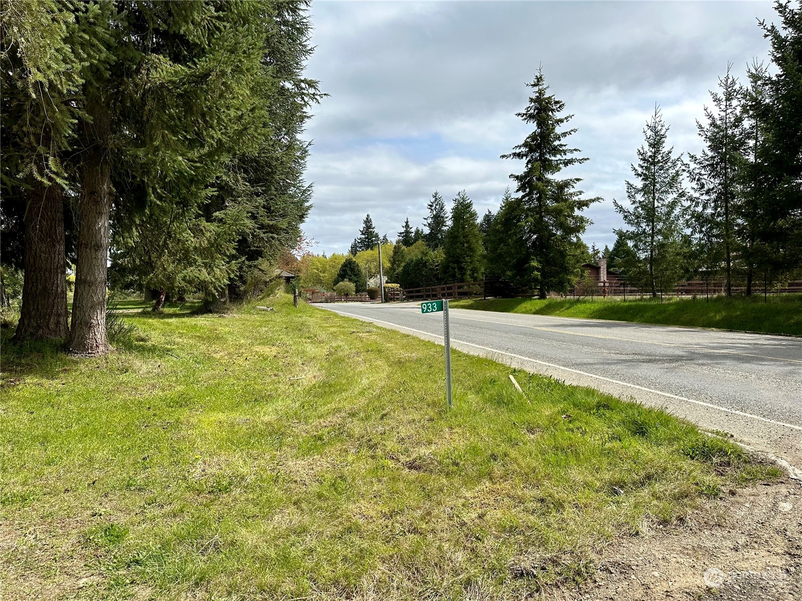 933 Draper Road Port Angeles, WA 98362 - Photo 3 of 9 Gallery Image 3