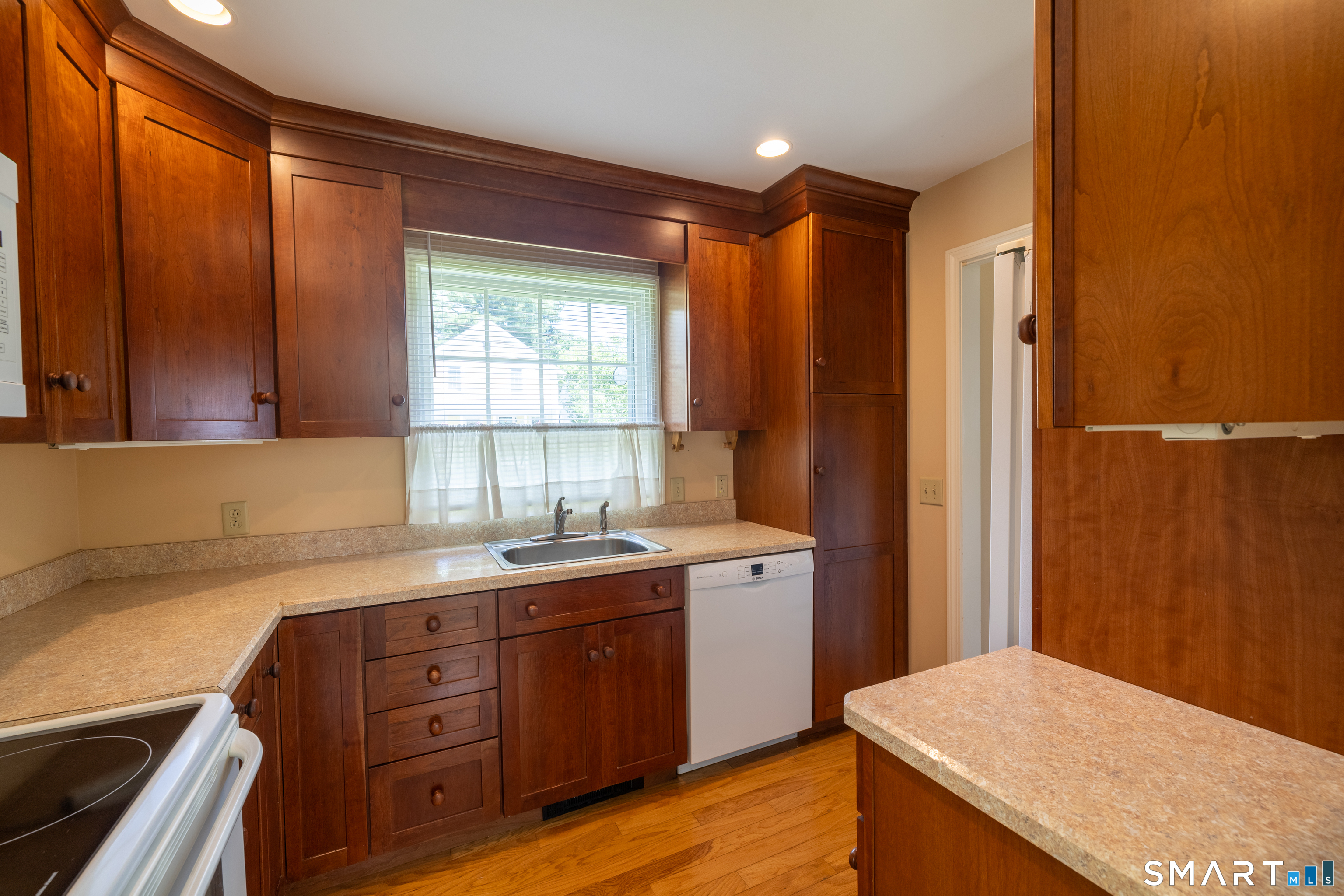 5 Eldridge Street Groton, CT 06355 - Photo 8 of 34