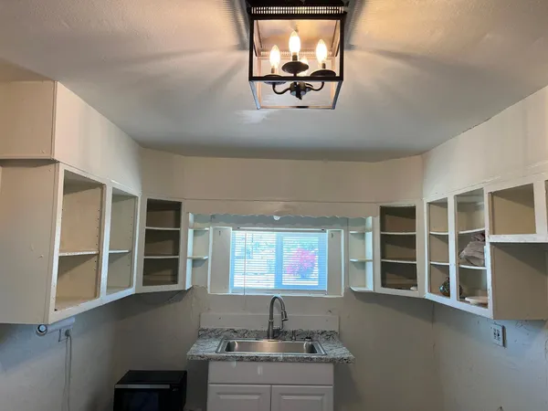 $1,700 | 10025 North 14th Street, Phoenix, AZ 85020