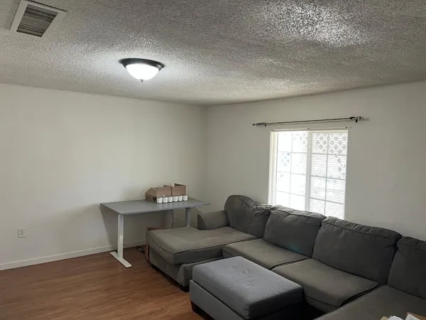 $1,700 | 10025 North 14th Street, Phoenix, AZ 85020