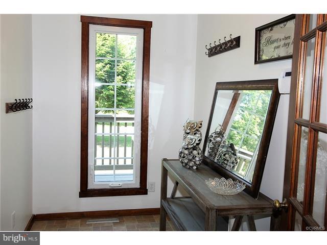 18248 Teman Road Beaverdam, VA 23015 - Photo 17 of 22 Entrance Foyer