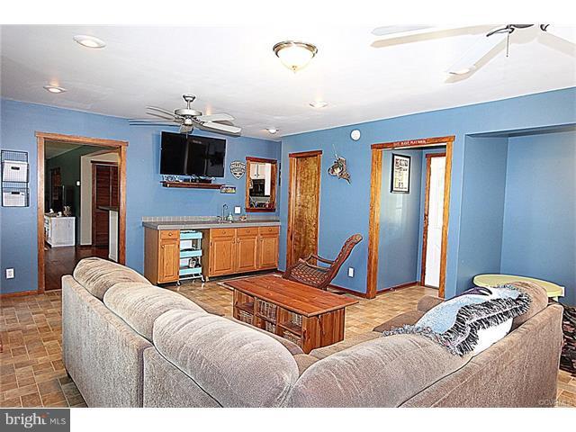 18248 Teman Road Beaverdam, VA 23015 - Photo 10 of 22 Family Room