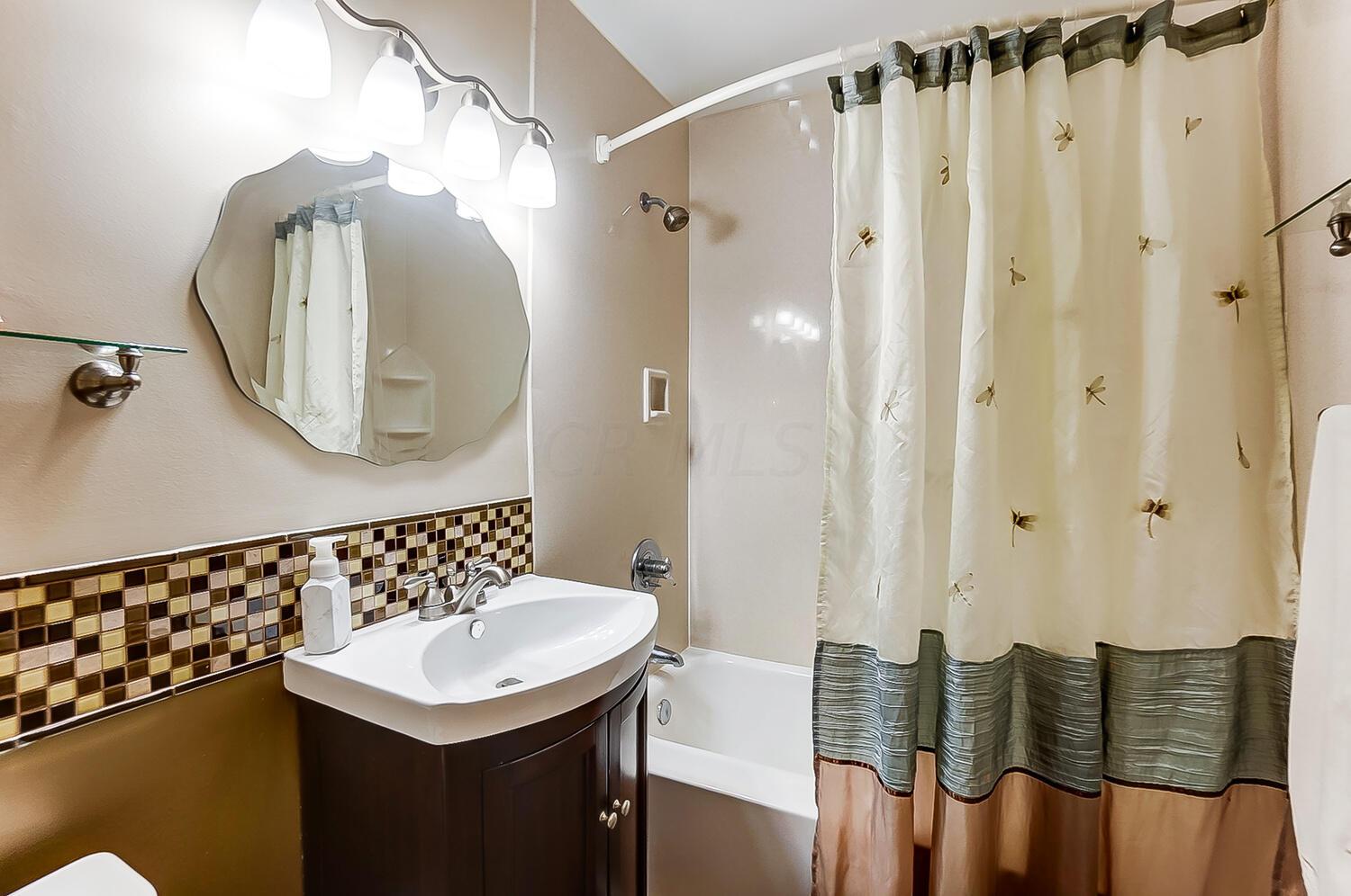 381 Ross Road Whitehall, OH 43213 - Photo 21 of 43 50033766-024_web