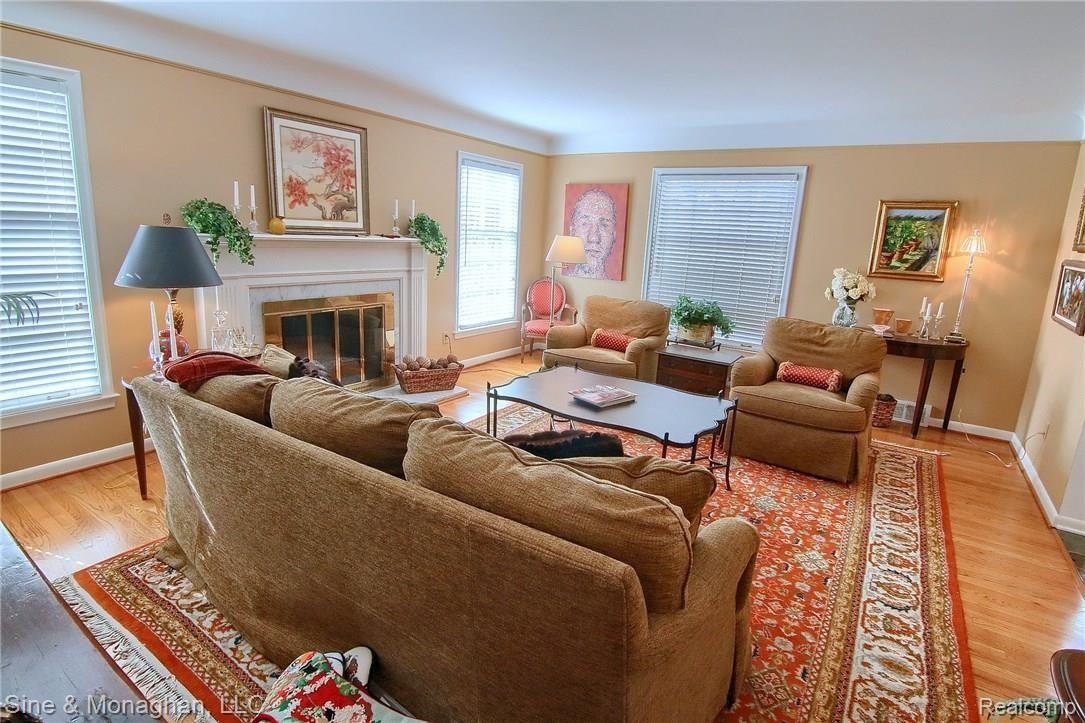 550 Pemberton Road Grosse Pointe, MI 48230 - Photo 4 of 29 Family_Room_2nd_View.jpg