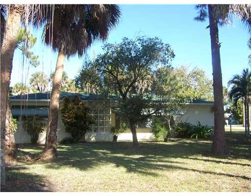 5301 Club Road Haverhill, FL 33415 - Photo 1 of 12 Primary Photo