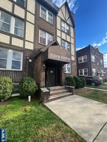 $2,000 | 215 Orient Way, Unit B2, Rutherford, NJ 07070