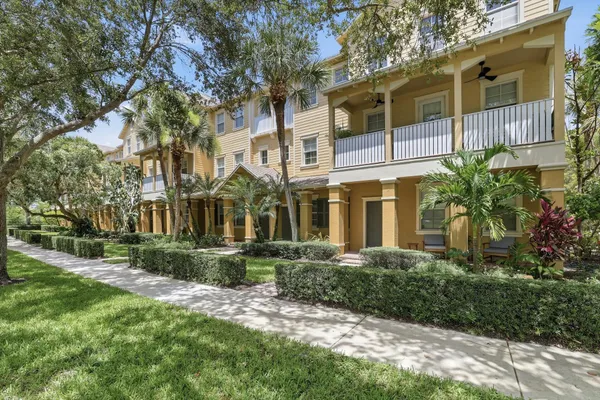 $3,000 | 127 East Thatch Palm Circle, Jupiter, FL 33458