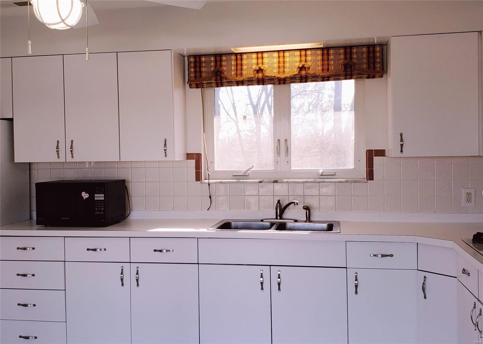 590 Magoffin Road St. Louis, MO 63129 - Photo 11 of 44 Gallery Image 11