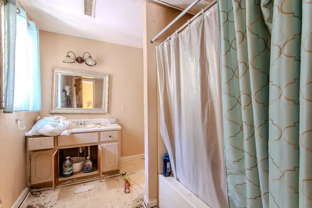 a view of a utility room with washer and dryer
