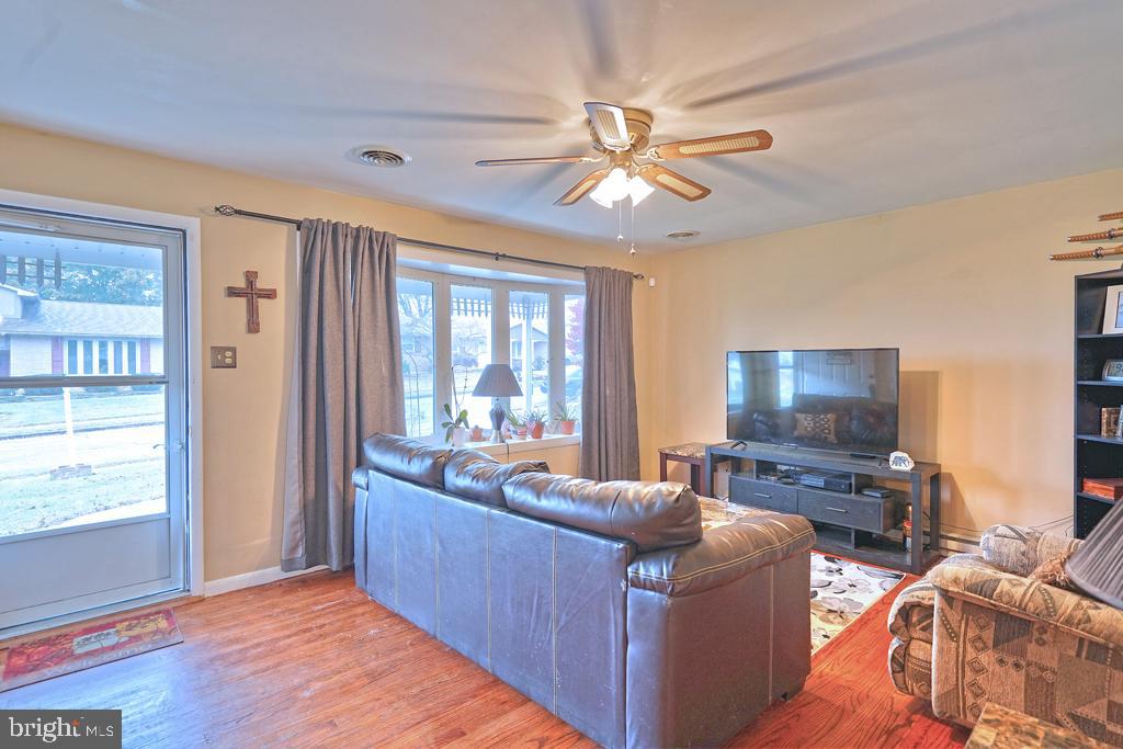 3235 Center Road Northampton, PA 18067 - Photo 4 of 20 Gallery Image 4