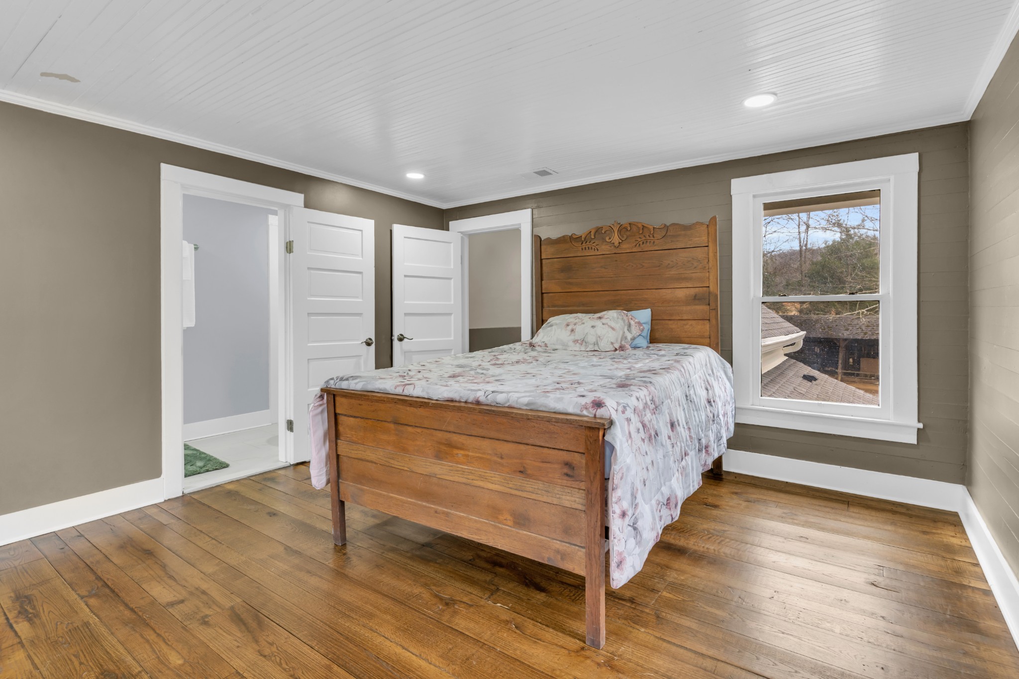 3039 Pigg Hollow Road Petersburg, TN 37144 - Photo 25 of 38 a bedroom with a bed and a window