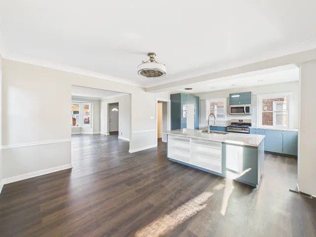 $289,900 | 5333 West Quincy Street, Chicago, IL 60644