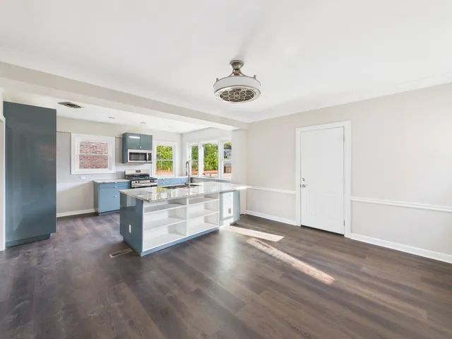 $289,900 | 5333 West Quincy Street, Chicago, IL 60644