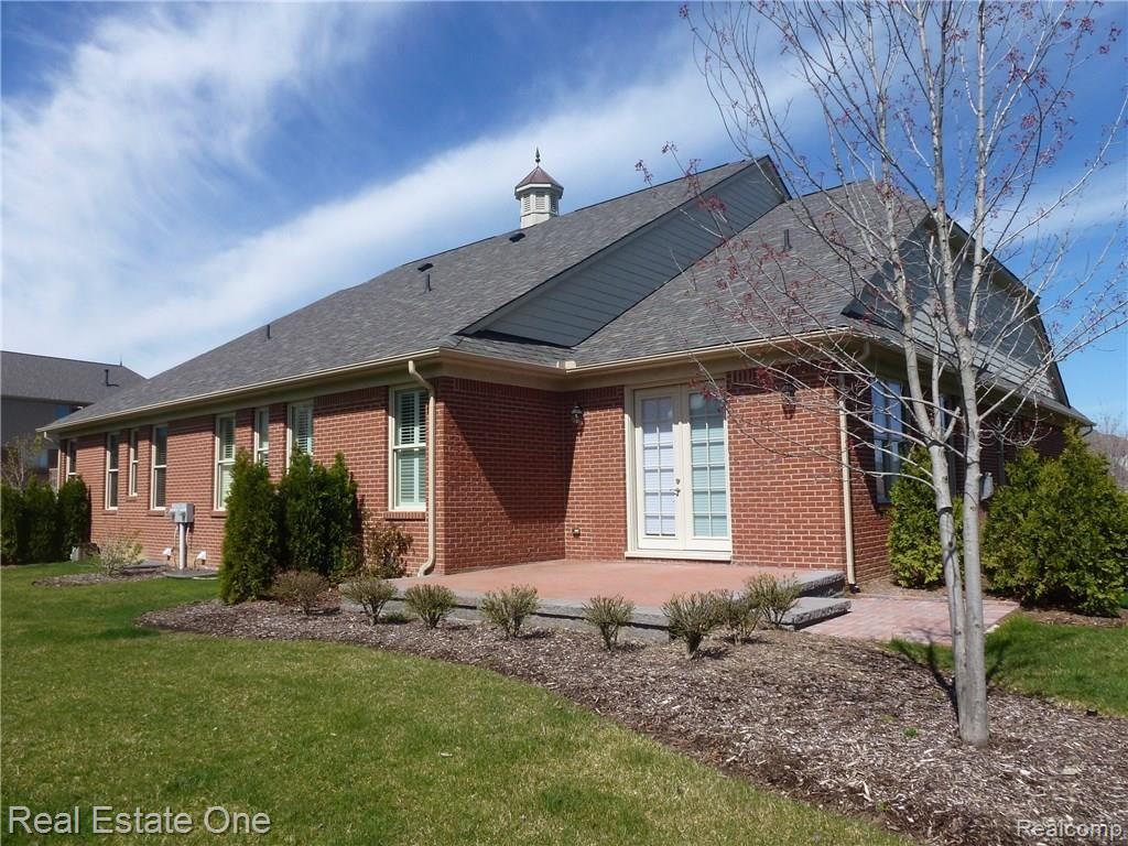5220 Brecon Court, Unit 43 Rochester, MI 48306 - Photo 3 of 33 P1050663.JPG