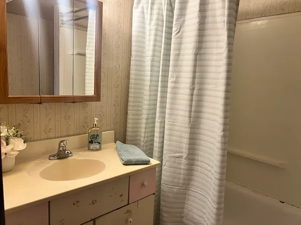 $123,500 | 207 Southwest 6th Street, Atlanta, IL 61723