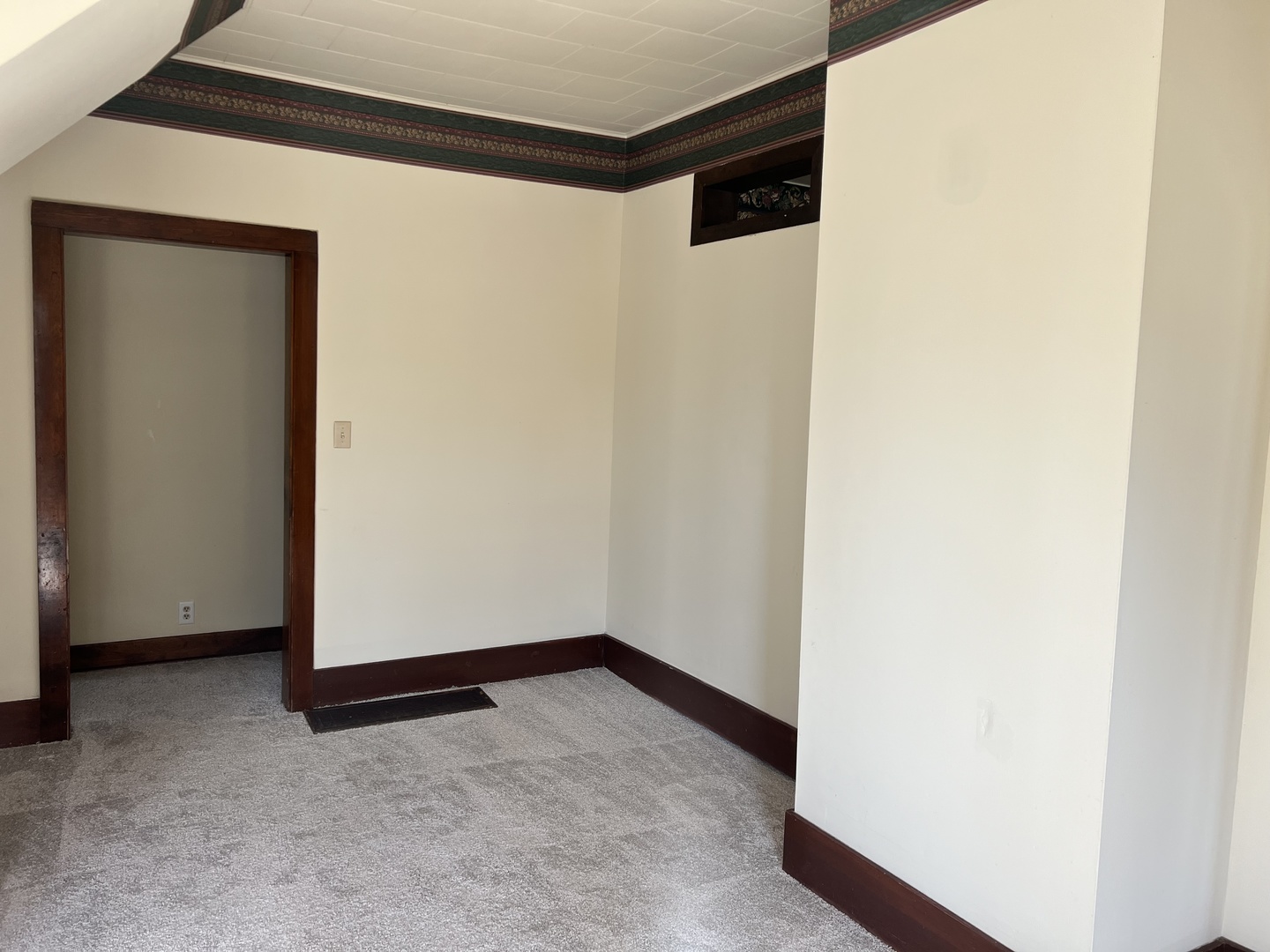 207 Southwest 6th Street Atlanta, IL 61723 - Photo 4 of 22