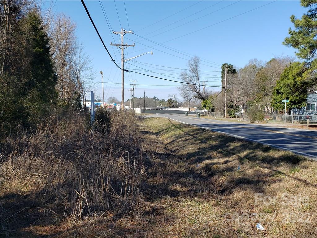 330 Porter Road Rock Hill, SC 29730 - Photo 12 of 32 a view of a yard with wooden fence