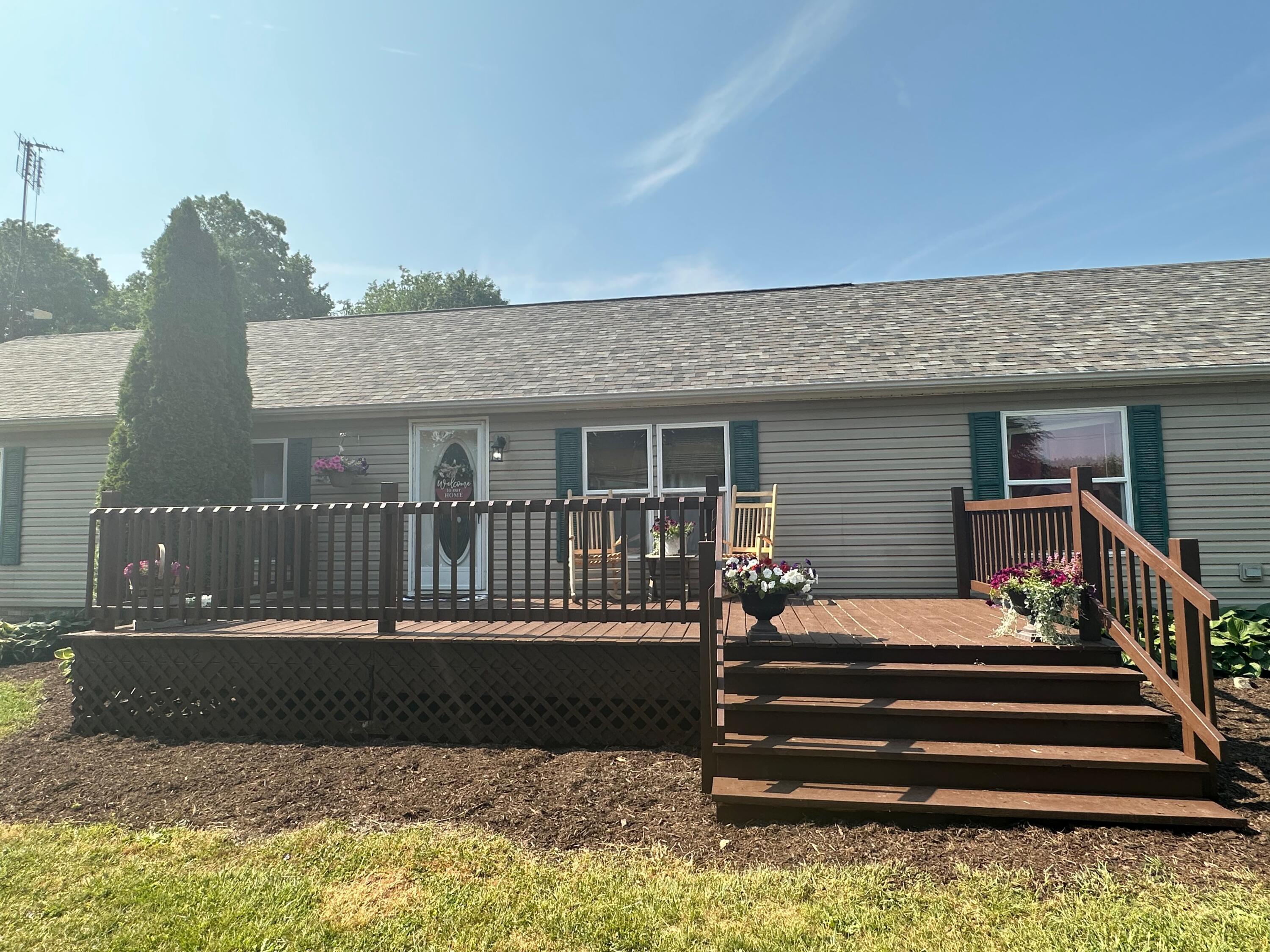 19360 Hampshire Road Utica, OH 43080 - Photo 3 of 35 Front Deck