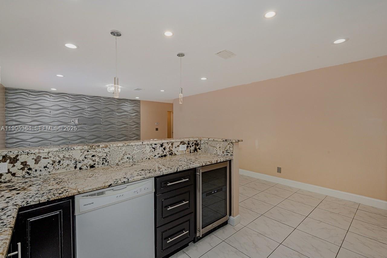 401 Southwest 76th Terrace Pompano Beach, FL 33068 - Photo 11 of 31 Photo 11