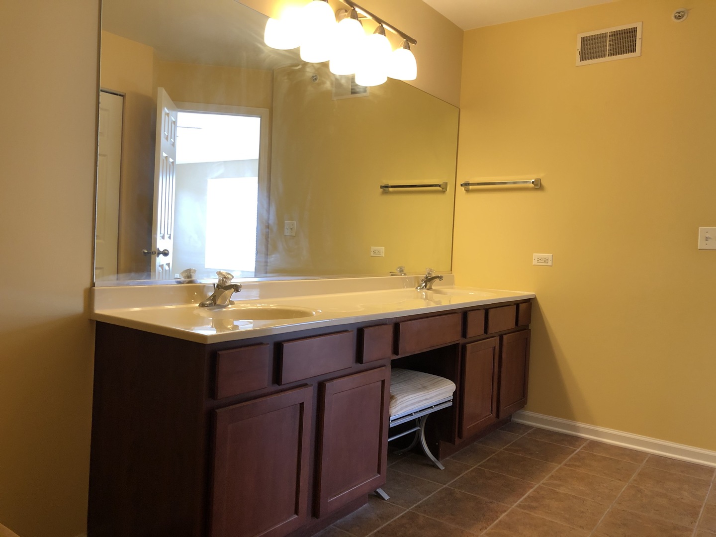 2010 Ivy Ridge Drive Hoffman Estates, IL 60192 - Photo 22 of 39